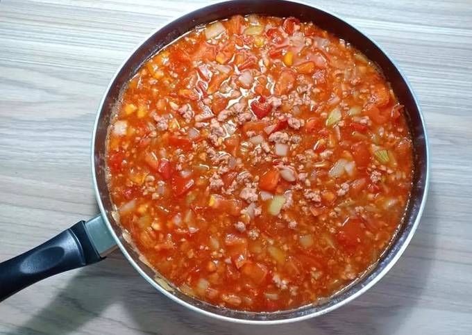Carne de res molida con sopas de tomate