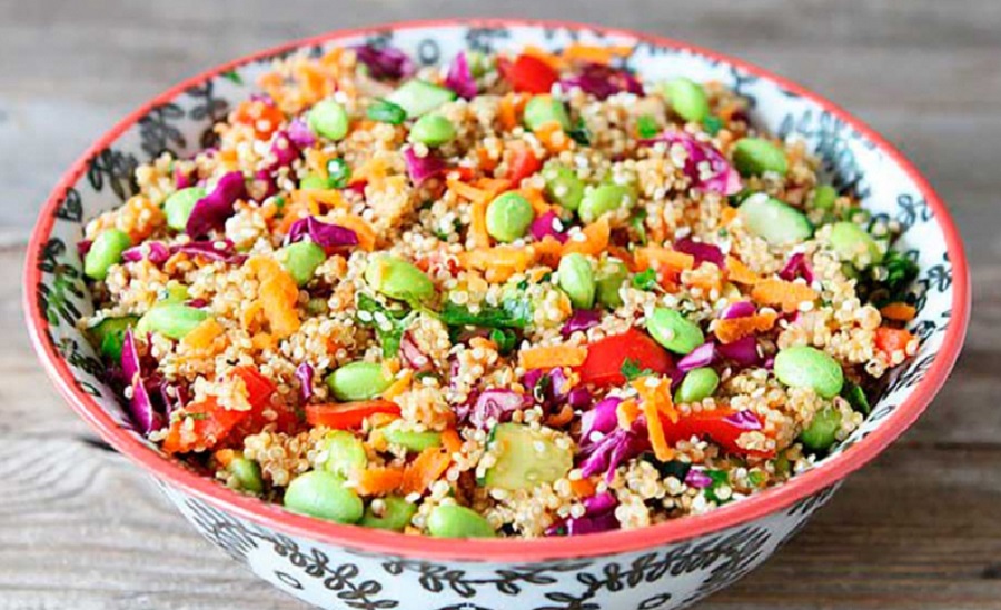 Ensalada de quinoa con verduras asadas