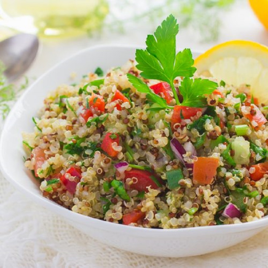 Ensalada de quinoa con verduras asadas